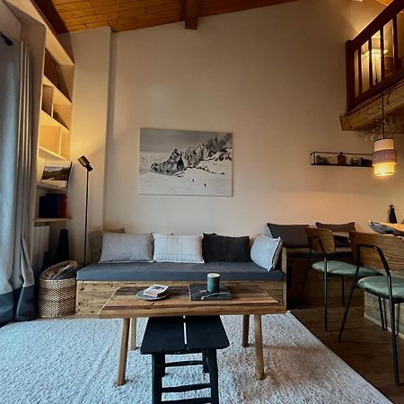 Appartement ensoleillé aux Tines, vue Massif Chamonix Mont Blanc Exterior foto