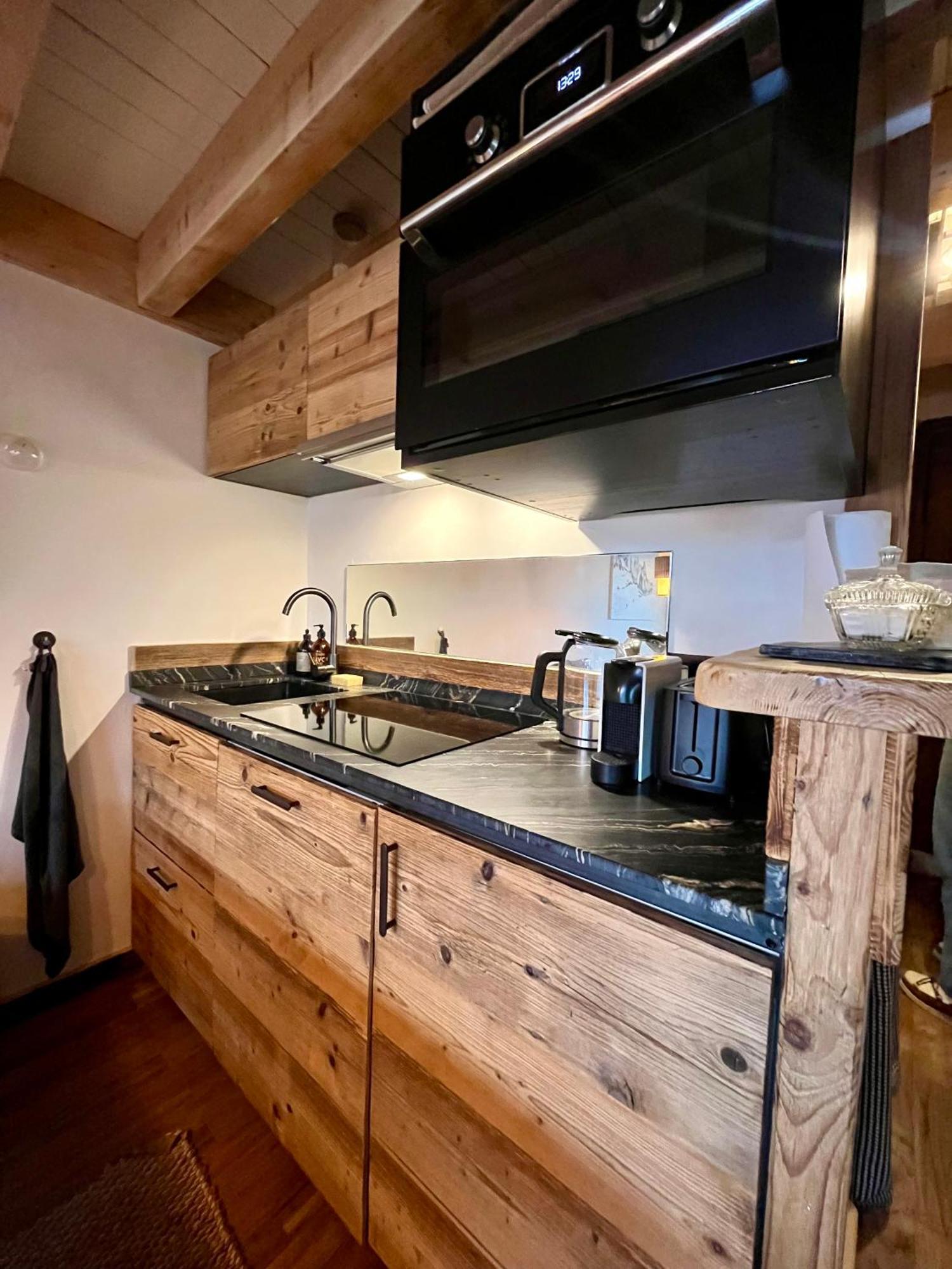 Appartement ensoleillé aux Tines, vue Massif Chamonix Mont Blanc Exterior foto